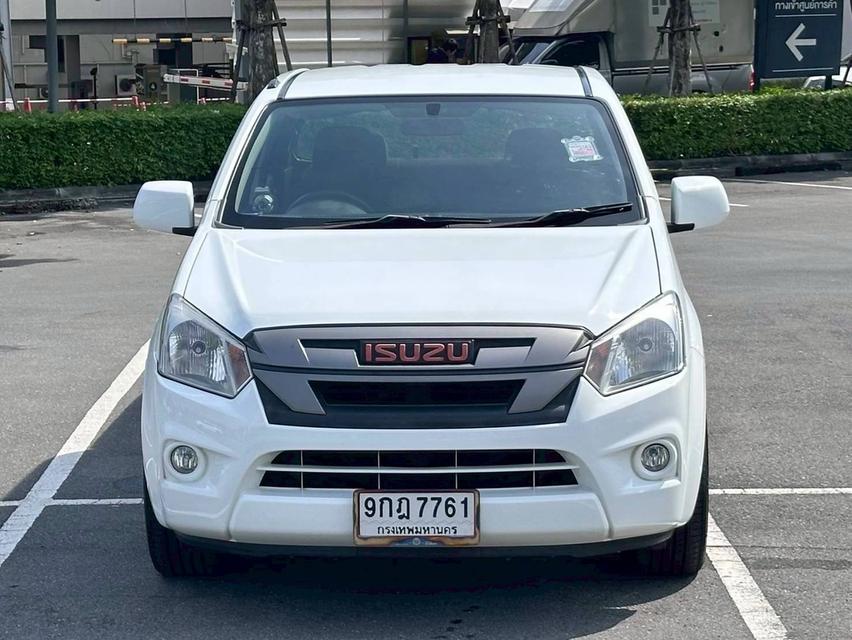 ISUZU D-MAX CAB-4 1.9 Ddi S เกียร์ M/T สีขาว ปี 2019