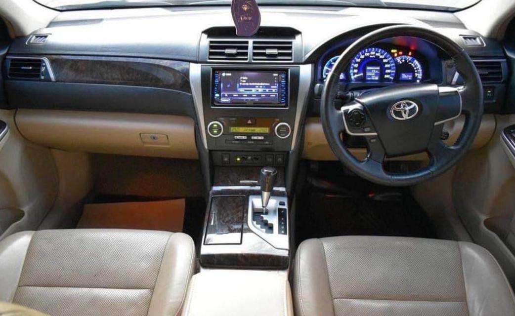 Toyota Camry ปี 2014 สีขาว 6