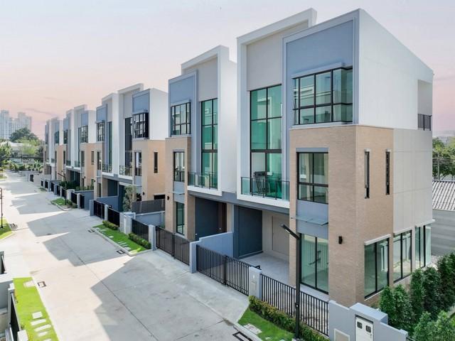 ให้เช่าทาวน์โฮม 3.5 ชั้น เอสทารา เฮเว่น พัฒนาการ 20 Estara Haven Phatthanakan 20 ใกล้ทางด่วน ใกล้เอกมัย ทองหล่อ 2