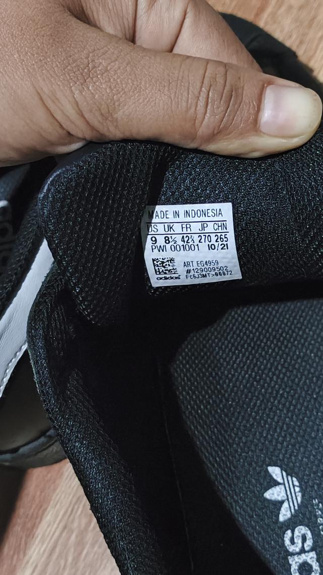 รองเท้า adidas super star มือสอง