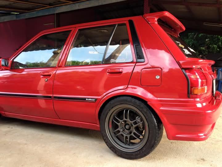 Toyota Starlet สีแดงสวยๆเลย 3