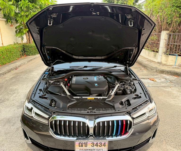 Bmw 530e Luxury Plug-in Hybrid LCI ปี 24 สีเทาดำ รูปที่ 19