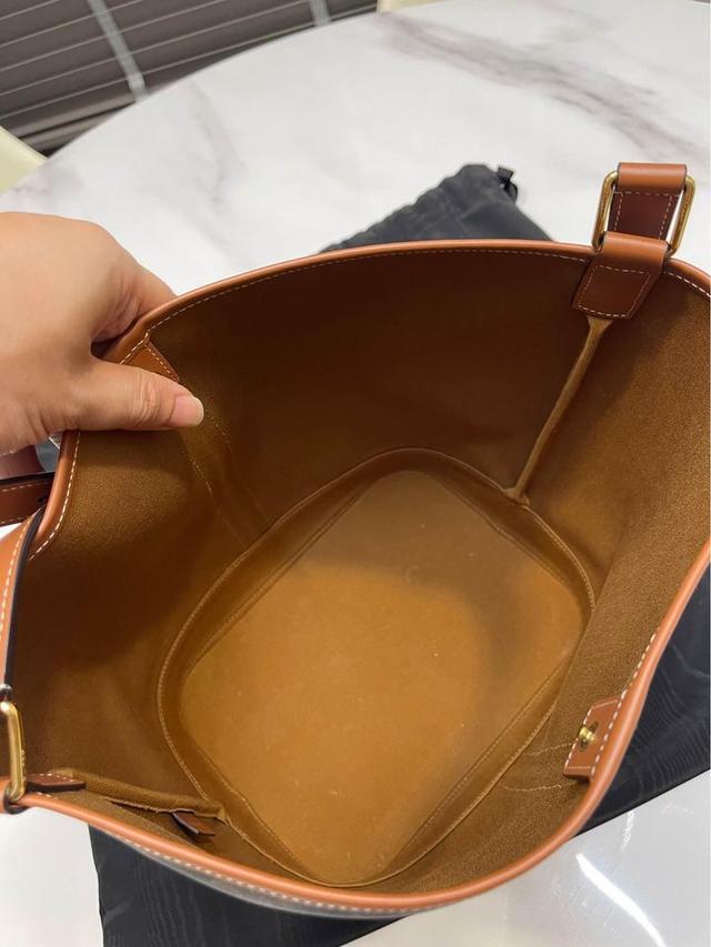 กระเป๋า BUCKET Céline 3