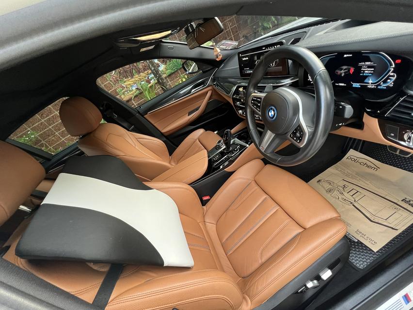 รหัสรถ KPV567 2022 BMW 530e Msprort