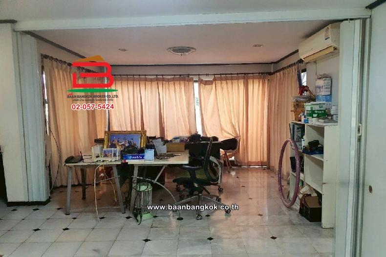 บ้านเดี่ยว หมู่บ้านเมืองเอก โครงการ 3 เนื้อที่ 89 ตร.ว ซอยพหลโยธิน 87,ซอยเอกรัตน์ 11 ตำบลหลักหก อำเภอเมืองปทุมธานี ปทุมธานี 3