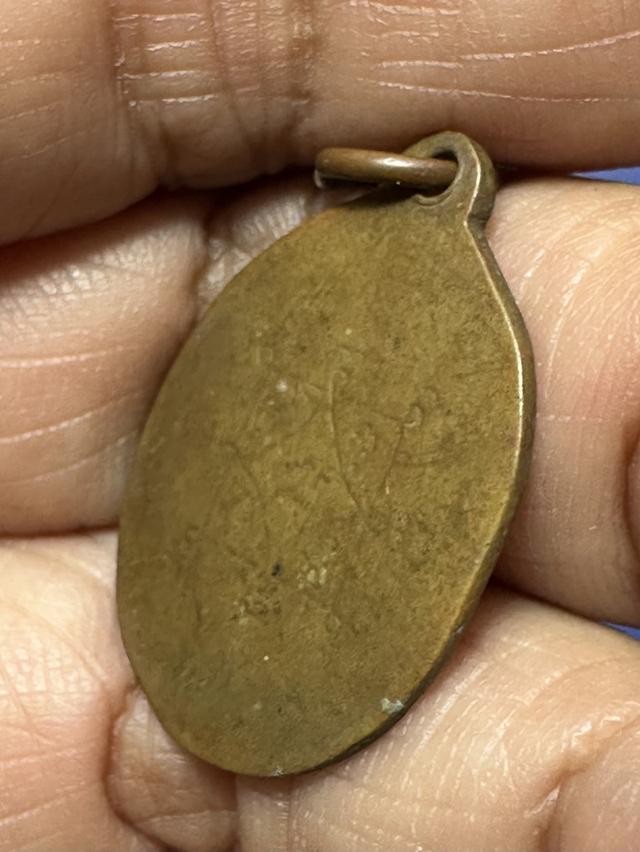 เหรียญท่านท้าวเวสสุวันลงยา หลังยันต์ เก่าเข้มขลัง ไม่ทราบที่ 4