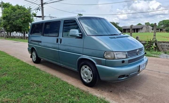 Volkswagen Caravelle สีฟ้า 3