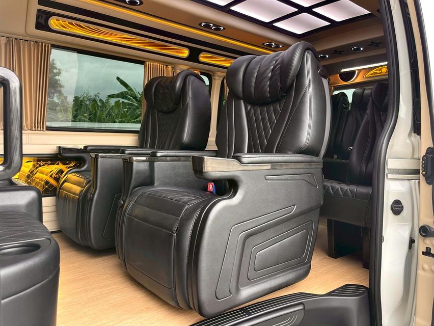ขาย Toyota Commuter 2.8 ปี24 14