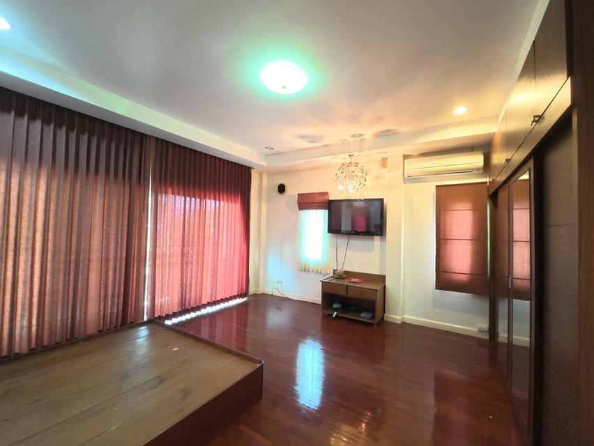 หมู่บ้านลัดดาวิลล์ 1 ใกล้เซ็นทรัลเวสเกต ถนน 340 บางบัวทอง – สุพรรณบุรี ต.พิมลราช อ.บางบัวทอง จ.นนทบุรี 12