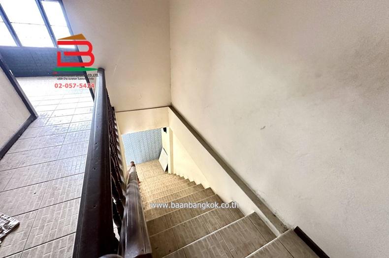 ทาวน์เฮาส์ หมู่บ้าน วังวราเวศน์ 3 เนื้อที่ 24.9 ตรว. ซอยรามอินทรา 14 แยก 5 10