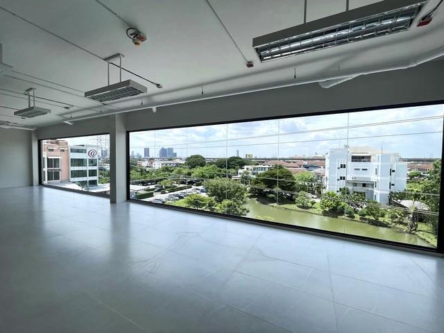 ให้เช่า สำนักงาน สร้างใหม่ 4 ชั้น อาคาร พัฒนาการ 31 พื้นที่รวม 872.68 ตร.ม. แบ่งเช่าเป็นชั้นได้ มีลิฟต์ 4