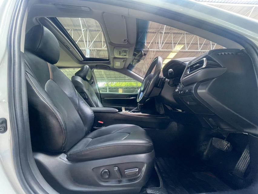 TOYOTA. CAMRY  Sedan 4dr SA 8sp FWD 2.5 G  Y2020. สีขาว  ออโต้ 13