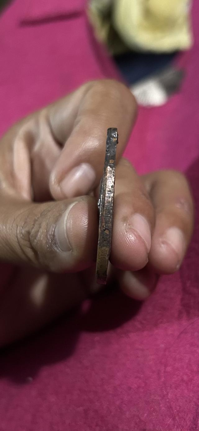 เหรียญหลวงพ่อคูณ ปริสุทโธ วัดบ้านไร่ ปี2517 3