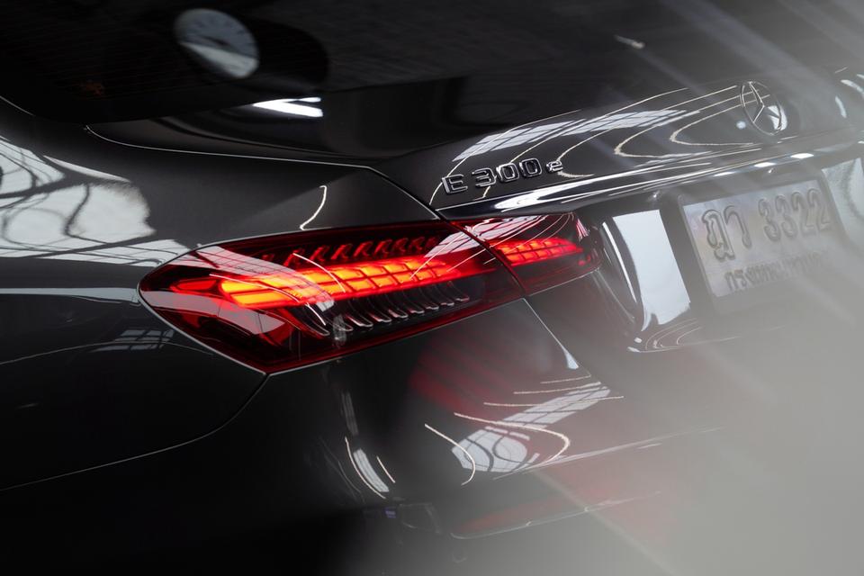 Benz E300e AMG dynamic (Facelift) 2021 สีเทา ไมล์ 38,xxx กิโล รถเซอร์วิสศูนย์ตลอด รูปที่ 5