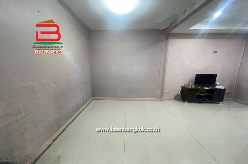 ทาวน์เฮาส์ หมู่บ้าน วรารักษ์ รังสิต คลอง 3 เนื้อที่ 20.5 ตรว. ถนนรังสิต-นครนายก ต.คลองสาม อ.คลองหลวง จ.ปทุมธานี 7