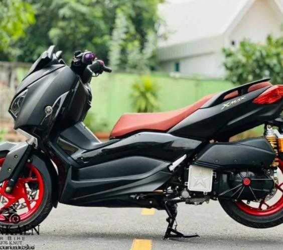 Yamaha Xmax สีแดงดำๆๆ 3