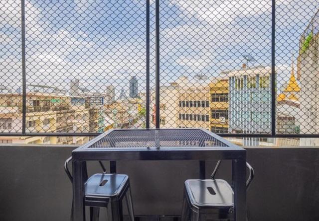ตลาดประตูน้ำ 800 ม BTSราชปรารภ 900ม. อาคาร Hostel Airbnb 3.5ชั้น 5คูหา 15นอน 15น้ำ 80ตร.วา. 980 ตร.ม. ซ.เพชรบุรี 12-17 พ