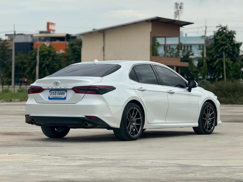 TOYOTA. CAMRY  Sedan 4dr Sport SA 8sp FWD 2.5 (MNC)  Y2022 สีขาว  ออโต้ 2