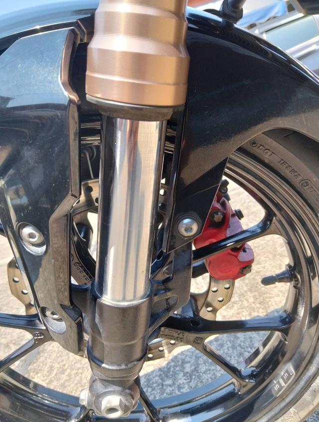 มอเตอร์ไซด์ Honda CB 150 สีขาว-ดำ 9