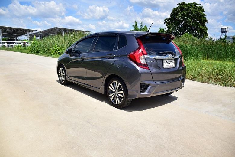 ขับสนุกวัยรุ่นชอบ / ฟรีดาวน์ HONDA JAZZ 1.5SV โฉมGK สีเทากัล /ออโต้ จอทัสกรีน เบาะหนังแท้ ครูสคอลโทล พุตสต๊าท /ประหยัดน้ำมัน /กล้องหลัง โทร0957401220 16