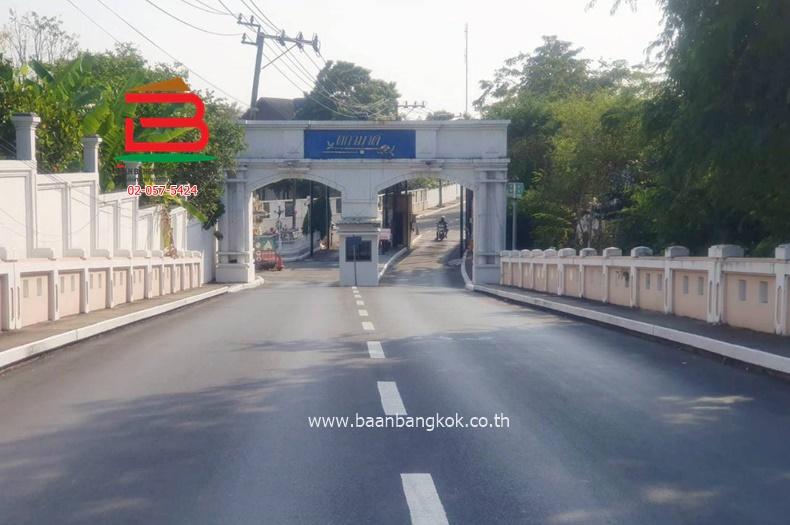 ที่ดินเปล่าในหมู่บ้านผกามาศ (St. Andrews International School ) เนื้อที่ 89.7 ตรว. แขวงสวนหลวง เขตสวนหลวง 10