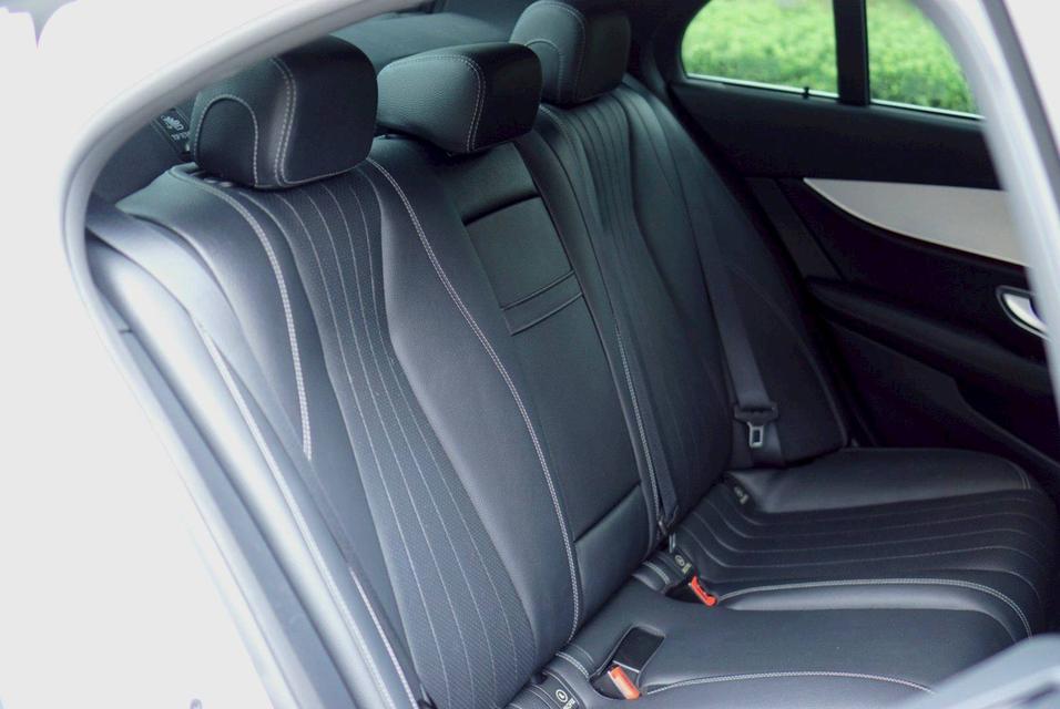 Mercedes-Benz E220d AMG Sport (Facelift) ปี 2021 รูปที่ 14