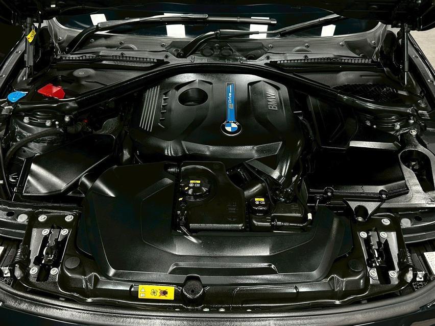 BMW 330e m sport ปี 2017 17