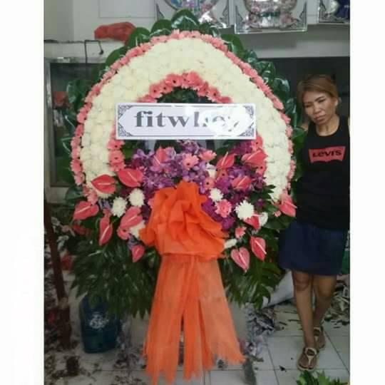 พวงหรีดกระดานสวยๆ เหมาะไว้อาลัยผู้วายชนม์เป็นครั้งสุดท่าน ส่งวัดบึงทองหลาง รูปย่อยที่ 4