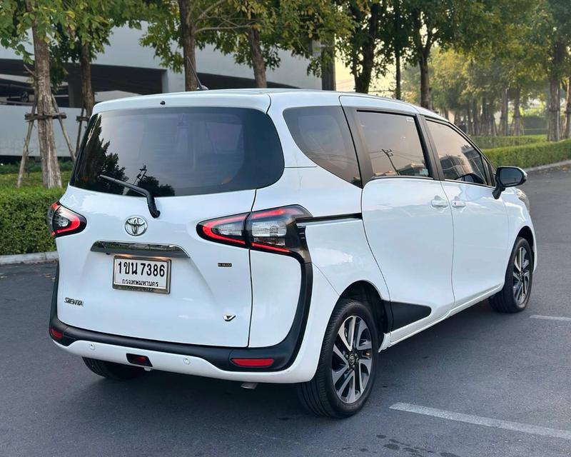 TOYOTA SIENTA 1.5 V เกียร์ Auto สีขาว ปี 2020 จด 2020 แท้  (ตัว Top สุดประตูสไลด์ไฟฟ้า 2 ข้าง) 9