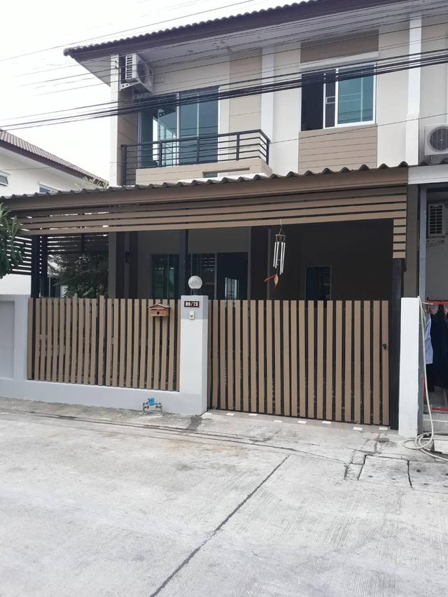 U1430 ให้เช่าบ้านแฝด 2 ชั้น หมู่บ้านเต็มสิริวิลล่า หนองจอกคู้ขวา ติดถนนเลียบวารี 37 ในบ้านมีเฟอร์บางส่วน ทำเลดี เดินทางสะดวกใกล้ห้างใกล้โรงเรียน เข้าอ 1