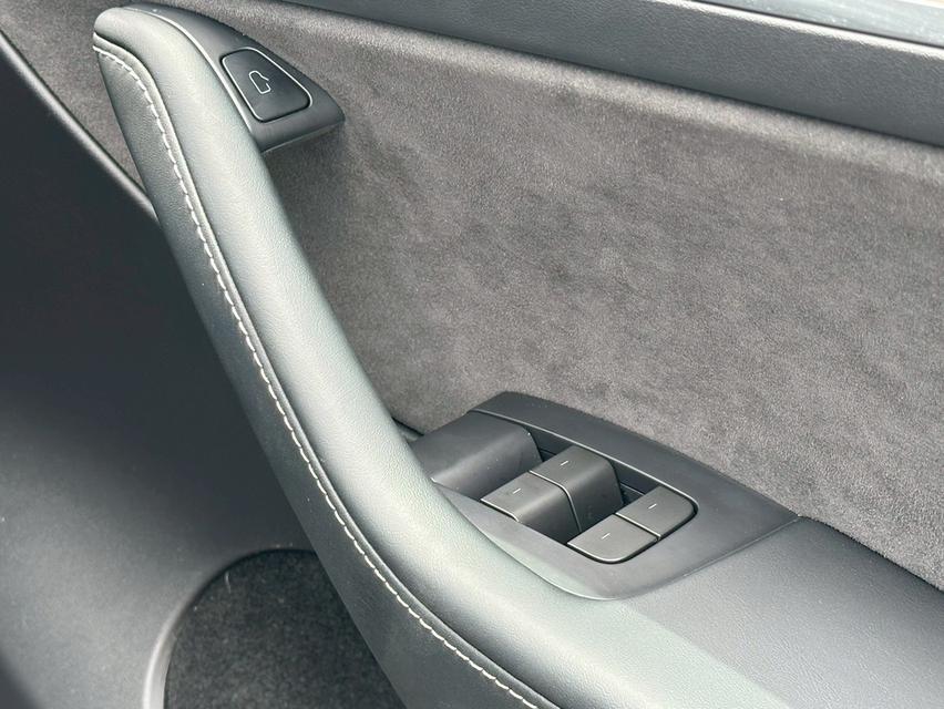 Tesla Model Y Long Range 2023  10