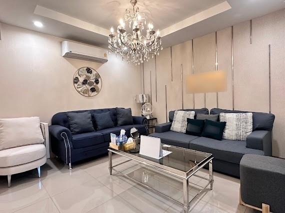 ขายบ้านสวย ติดถนนเลียบด่วนรามอินทรา ใกล้ central eastville ถนนประดิษฐ์มนูธรรม วังทองหลาง กทม. 7