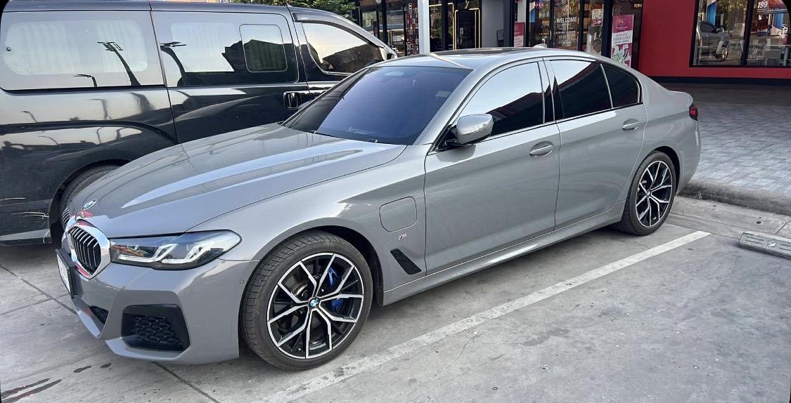 BMW 530e LCI ปี2022 สีเทา Bernina Grey