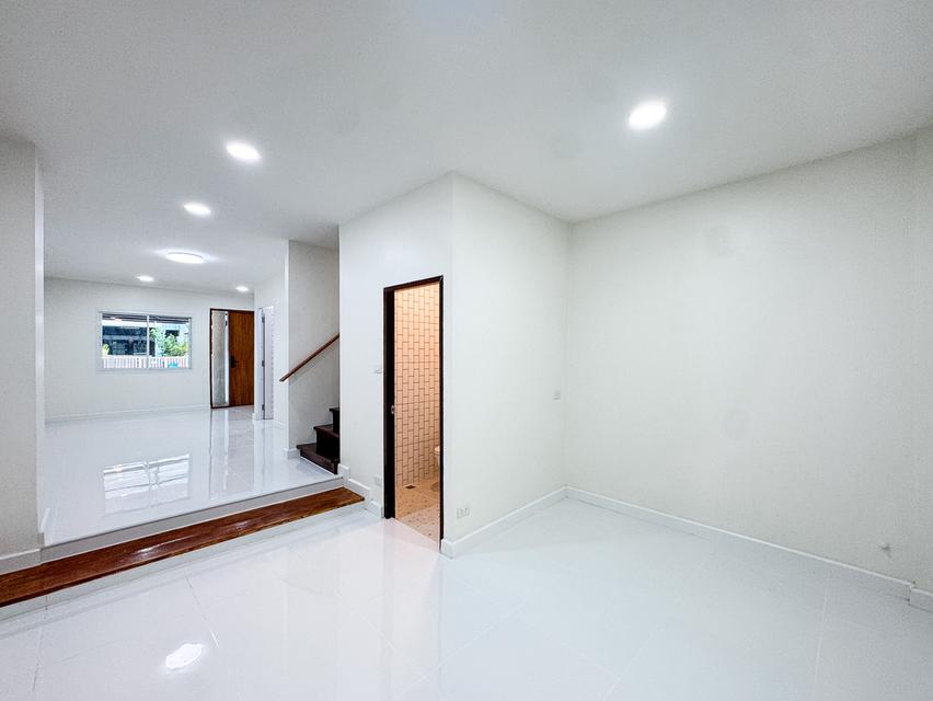 ทาวน์โฮมรีโนเวทใหม่ลาดพร้าว 71 รีโนเวท ใน 84 แมนชั่น ทำเลดี ใกล้ทางด่วน/ถนนหลัก และ MRT ลาดพร้าว 71 เพียง 900 เมตร  1