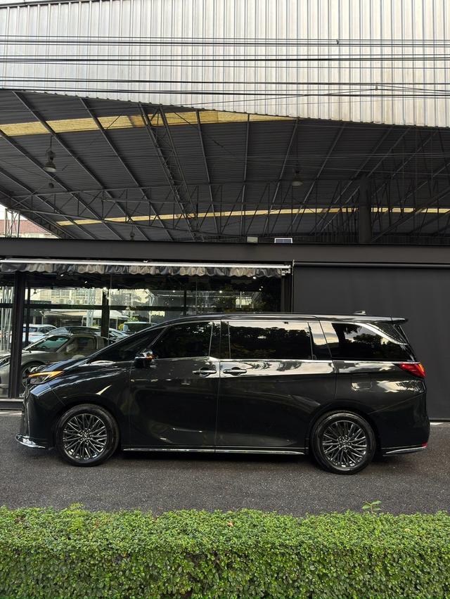 LEXUS LM350hYear 2024Mileage: 12700 km Price : 5.19 m āļĢāļđāļāļāļĩāđ 10