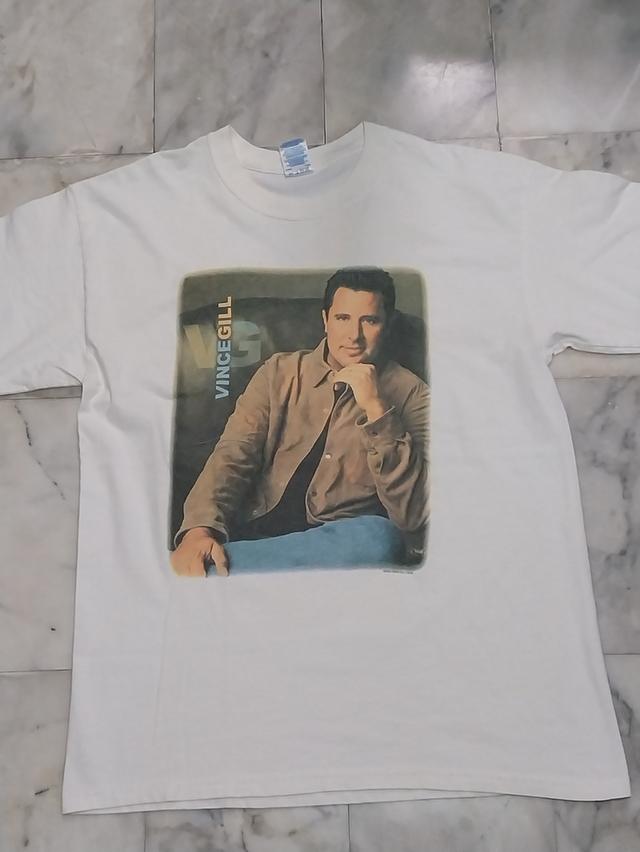 เสื้อยืดแขนสั้น แนวนักร้อง นักแต่งเพลงชาวอเมริกัน Vince Gill Tour 2002 แท้ มือสอง สภาพดี ของพร้อมส่งครับ