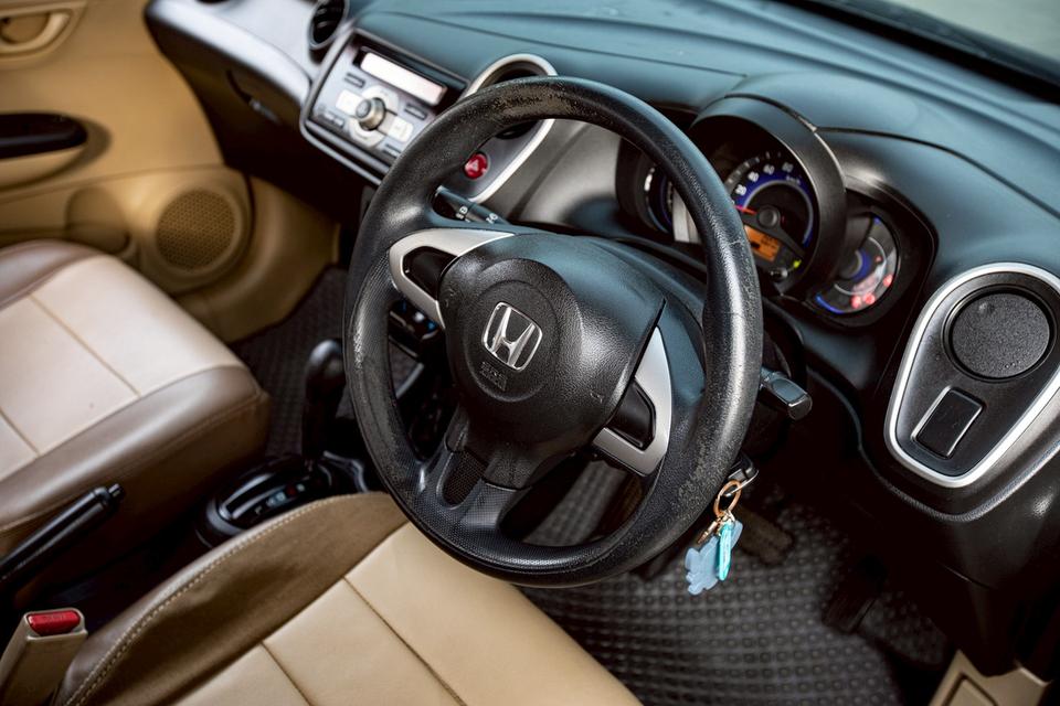 Honda Mobilio 1.5V ปี 2015 สีดำ 7 ที่นั่ง เกียร์ Auto 16