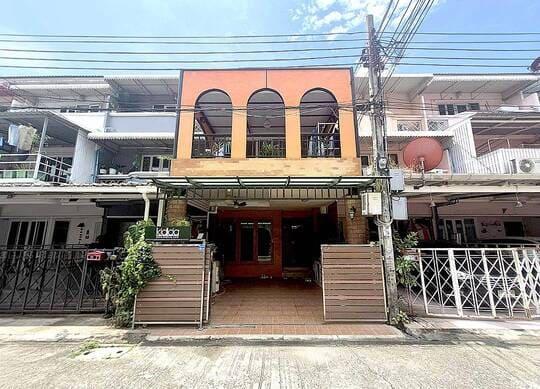 ขายทาวน์โฮม 3 ชั้น หลังกลางสว่าง สดใส พื้นที่ 21 ตร.วา 4 ห้องนอน 3 ห้องน้ำ 2 ที่จอดรถ 1
