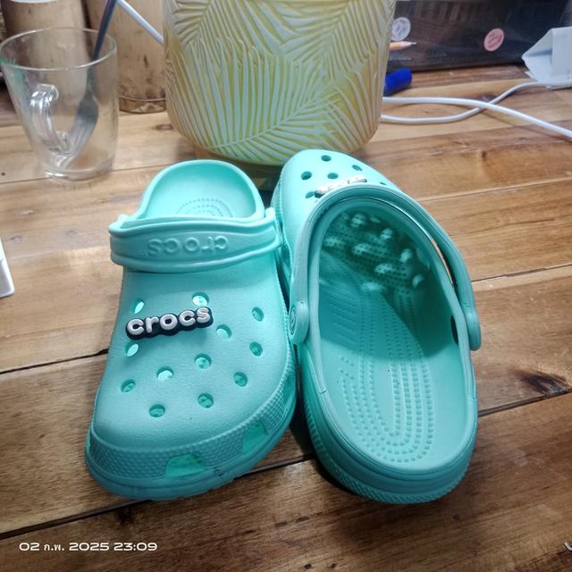 รองเท้า CROCS มือ2 แท้ 100% สีเขียวอ่อน ขนาด M6 หรือ เบอร์ 39 ยาว24-24.5ซม. สภาพเกิน80% ราคา359฿ ค่าส่ง39฿ สอบถามข้อมูลเพิ่มเติม Line : @992pqeqo 5