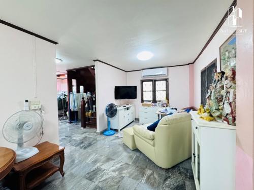 ขายบ้านเดี่ยว 2 ชั้น หมู่บ้านพงษ์ศิริชัย 3 ติดถนนบรมราชชนนี เข้าเมืองสะดวก 13