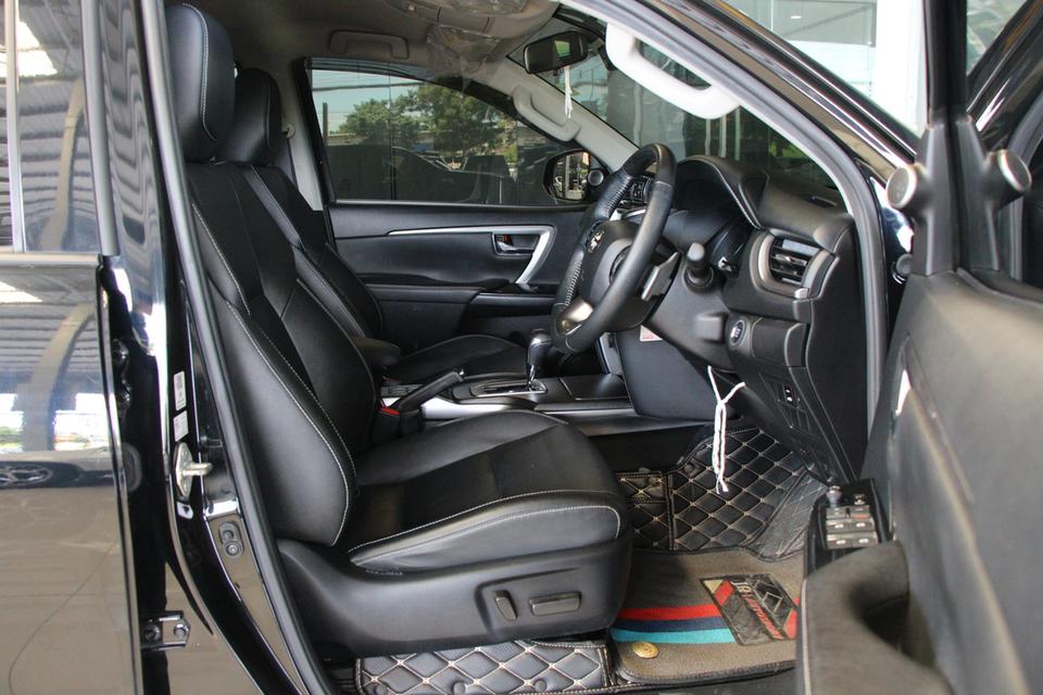 รหัสรถ TKG1861 TOYOTA FORTUNER 2.4 LEADER V ปี 2022 9