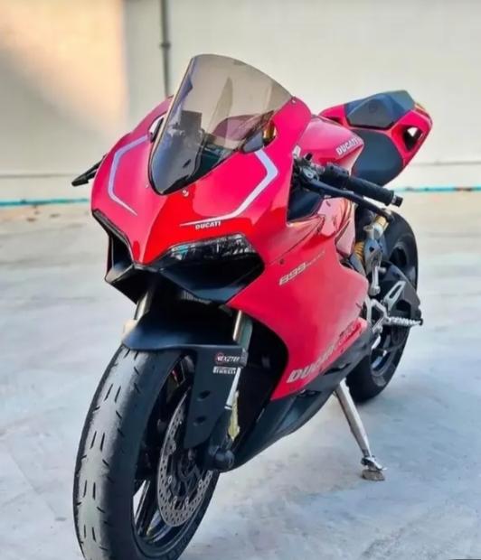 Ducati Panigale แดง 1