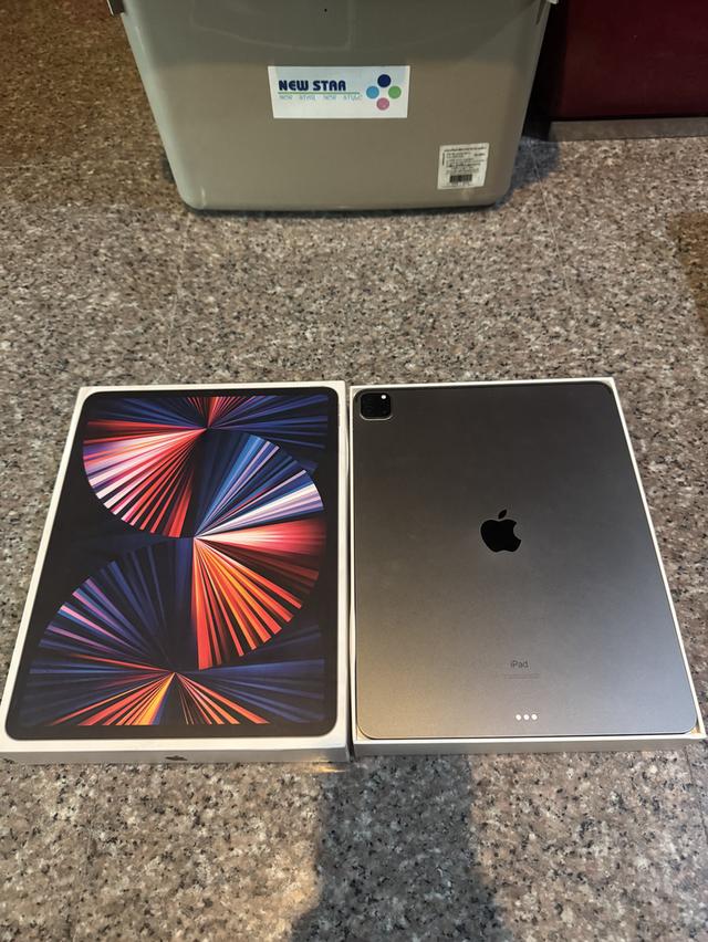 ขายๆๆๆถูกๆๆiPadPro12.9 M1 สีSpace Gray 256กิ๊กWifi Only มีกล่องคับใช้งานดีทุกๆฟังชั่นสูนTrueทุกๆฟังชั่นรีสโตได้ตลอดไม่มีติดไอคราว สภาพ: 99.99% สวยๆๆค