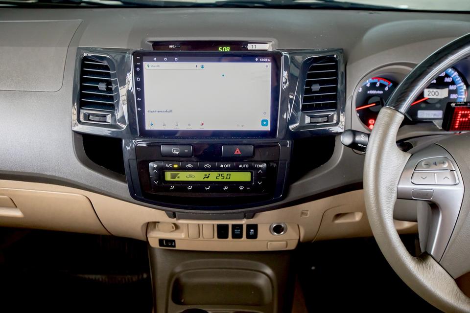TOYOTA FORTUNER 3.0V สีขาว ปี 2013 ของแต่งหลายแสน  15