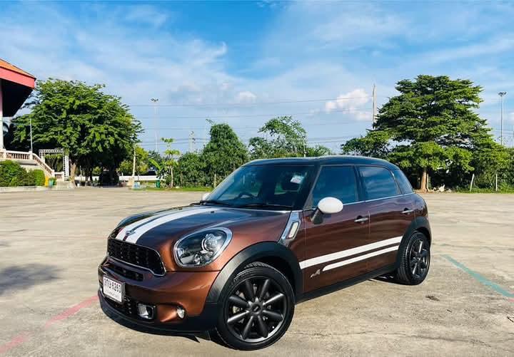 MINI COUNTRYMAN สีน้ำตาล