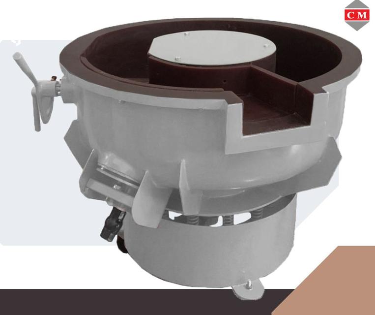 เครื่องขัดผิวโลหะแบบเขย่า (มีสะพานแยกชิ้นงาน) (Vibratory finishing machine with Separator)
