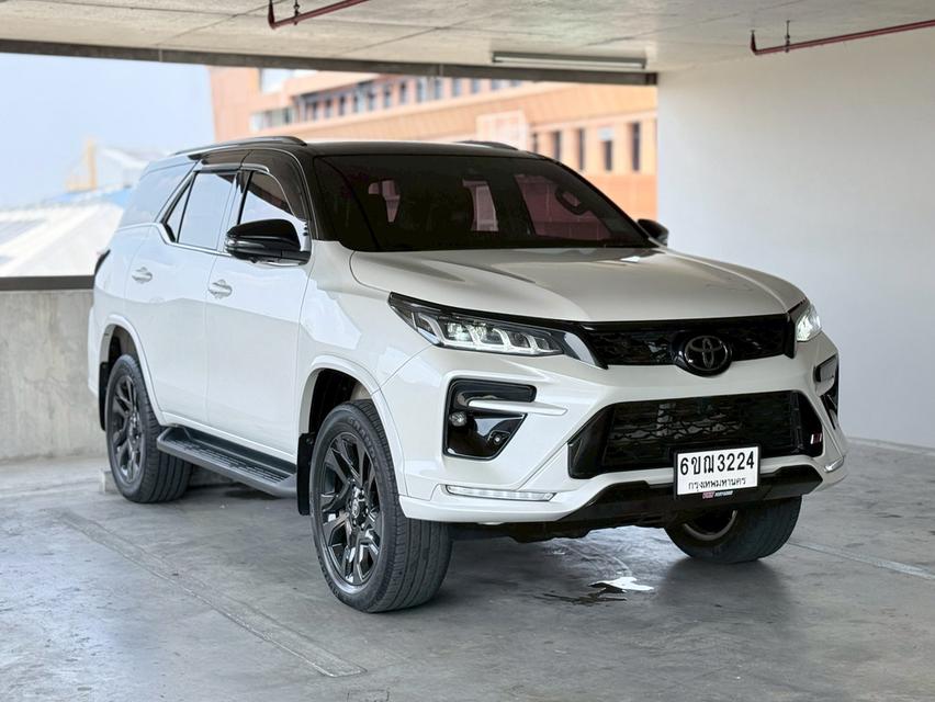 Toyota Fortuner 2.8 GR Sport 4WD Black Top ปี 2022  ตัวท็อปสุดในรุ่น หลังคาดำ มือเดียว ประวัติศูนย์ทุกระยะ วิ่งไปเพียง 55,xxx km. เท่านั้น