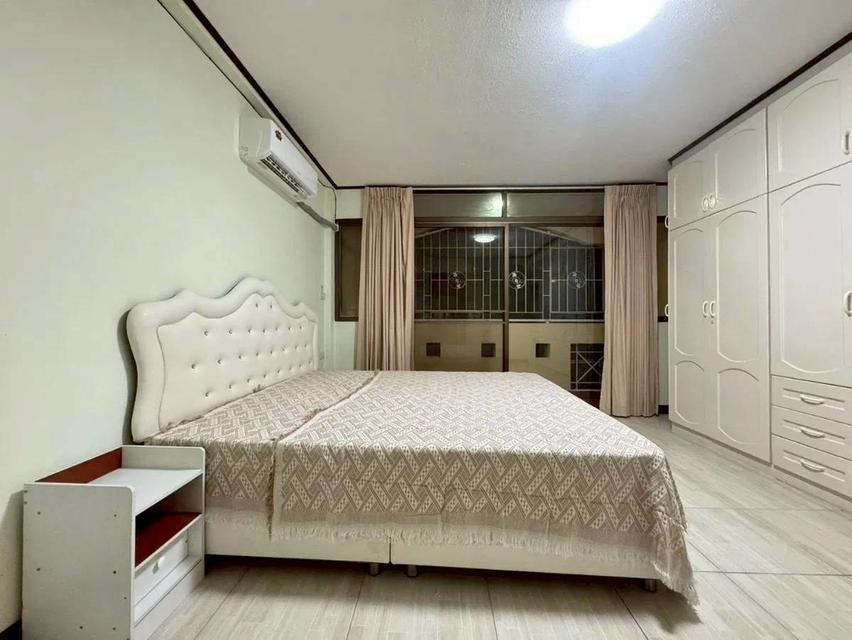 ให้เช่าทาวน์โฮม 3 ชั้น ลาดพร้าว – รัชดา ขนาด 30 ตร.ว. 4 ห้องนอน ทำเลดี 4