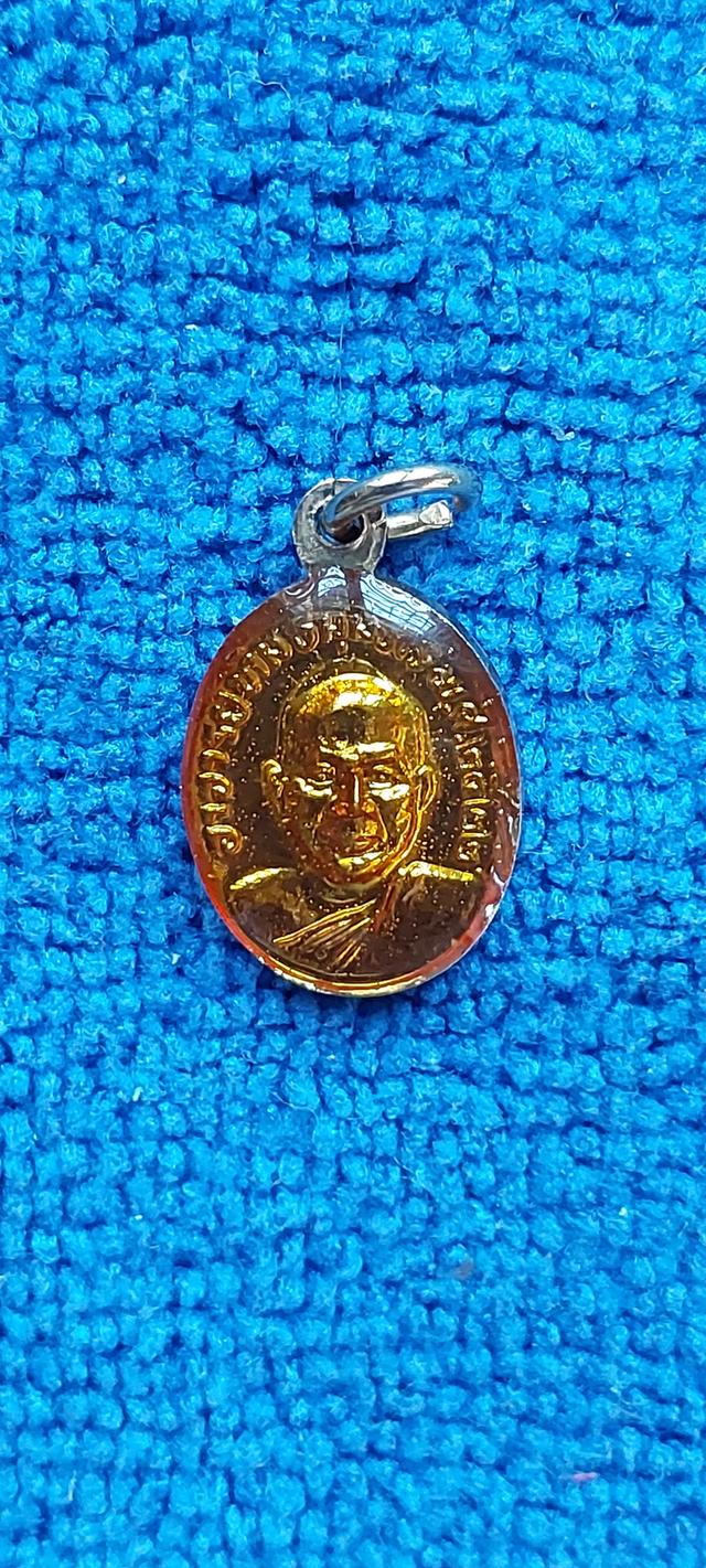 เหรียญเม็ดแตงลงยาสีแดงหลวงปู่ทวดปี2522 รูปย่อยที่ 3