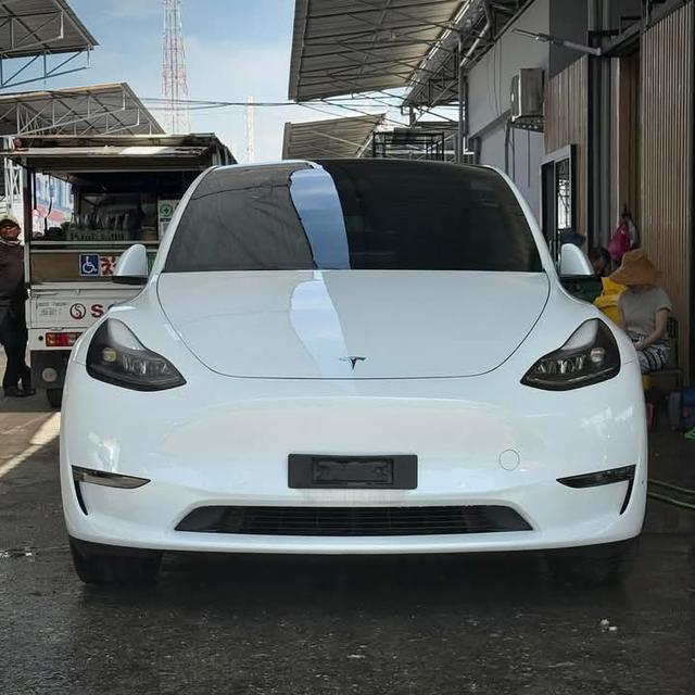 ขายด่วน TESLA MODEL Y 4